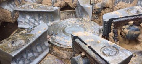 A Si-Tec® feed disk and the surrounding wear shoes inside a rotor, packed with damp sand and fines.